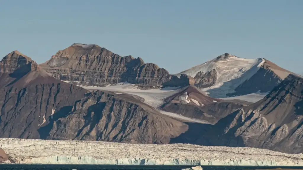 គំនិតជាក់លាក់ពីកម្ពុជា៖ យុទ្ធសាស្ត្រទាក់ទងម៉ាកអាល់ហ្ស៊ែរៀលលើ Snapchat ដើម្បីក្លាយជាអំបុកម៉ាកសម្ផស្ស។ របៀបចេញខ្លួន ការផលិតខ្លឹមសារ និងកន្លែងស្វែងរកឱកាស។