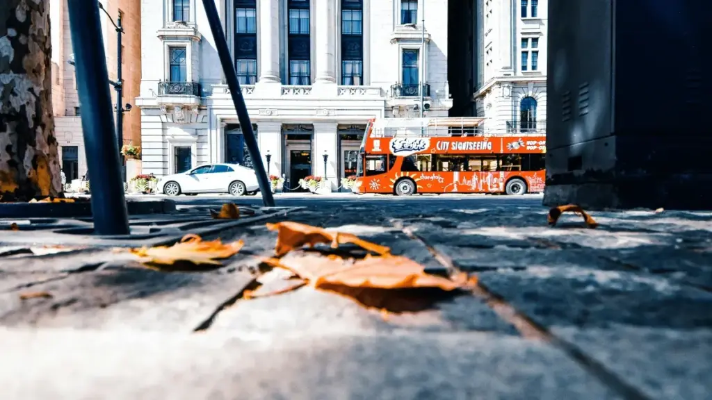 មេរៀនដល់ពាណិជ្ជករ និងសេវាផ្សព្វផ្សាយនៅកម្ពុជា — សារះសំខាន់នៃការស្វែងរក និងសហការជាមួយ Kuaishou creators ពី​រុម៉ានី សម្រាប់ dance challenges នាពេលនេះ (ធ្វើតាមចក្ខុវិស័យ 2025)។