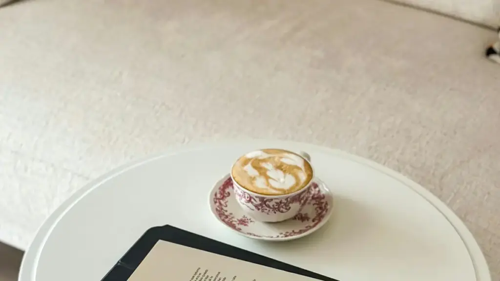 ជាគន្លងជាក់ស្តែងសម្រាប់អ្នកបង្កើតខ្មែរ — របៀបប្រើ LinkedIn ដើម្បីទាក់ទង និង pitch ម៉ាកអង់គ្លេសសម្រាប់ការបង្កើត branded tutorials ដែលទទួលបានការយកចិត្តទុកដាក់។