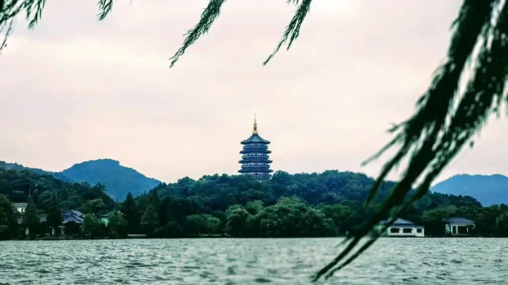 ព័ត៌មានវាយតម្លៃ និងដំណើរការ​សម្រាប់អ្នក​បង្កើត​នៅ​កម្ពុជា ដើម្បី​ទាក់ទង​ម៉ាក​អាល្លឺម៉ង់លើ Telegram ហើយ​បង្កើត​មាតិកា​ក្រោយឆាក (BTS) ជោគជ័យ។