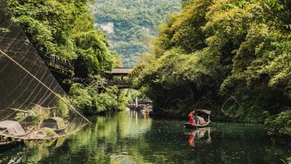 មើលវិធីស្វែងរក creator LinkedIn នៅអេស្ប៉ាញ ដើម្បីបន្ថែម traffic ទៅ landing page ដោយប្រើសញ្ញាគុណភាព, ស្រាវជ្រាវ audience និងយុទ្ធសាស្ត្រជាក់ស្តែងសម្រាប់ advertiser នៅកម្ពុជា។